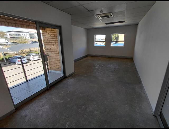2,345M² OFFICE TO LET IN HALFWAY GARDENS